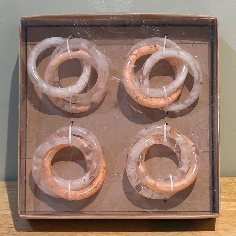 TAHARI Home Box Set of 4 White & Peach Interlocking Circular Napkin Rings